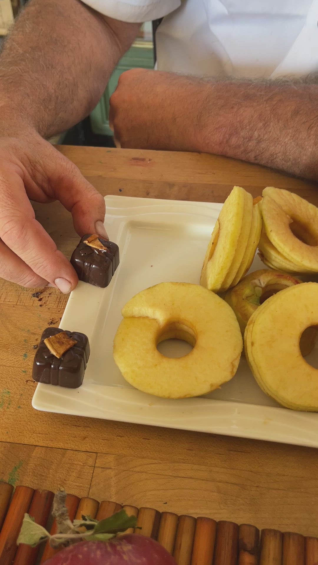 "Halloween" - Mountain-Picked Apples & Caramel Bonbon